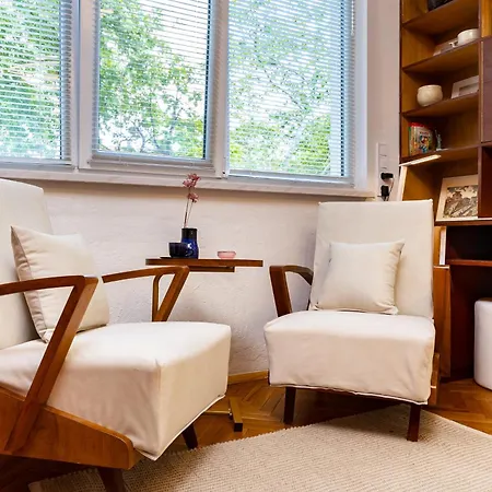 Spacious 2bd In Apartment *