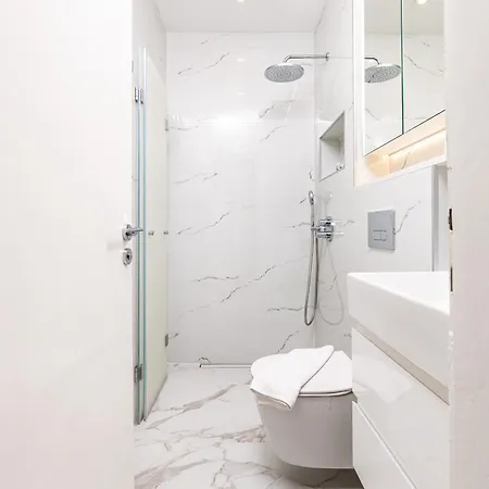 Spacious 2bd In Apartment